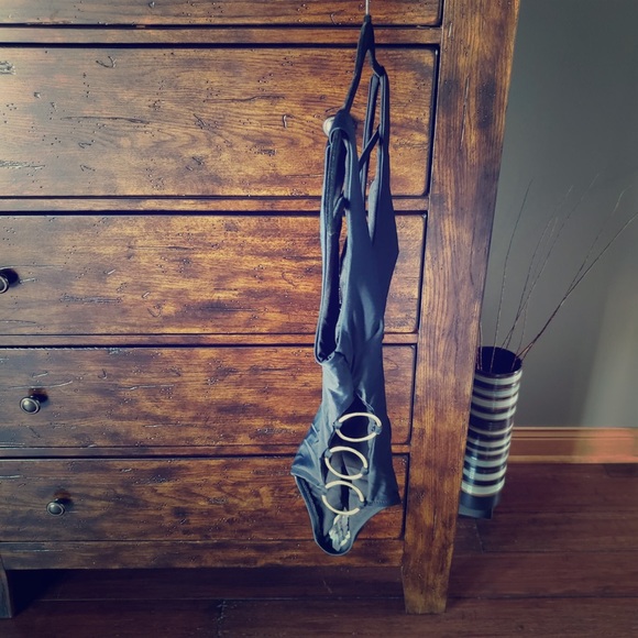 NWT Stylish one piece swim suit - Picture 3 of 3